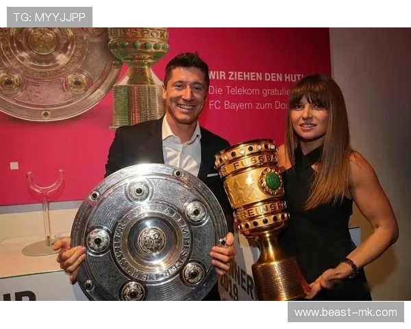 莱万多夫斯基家庭生活曝光：球星私密日常引发关注