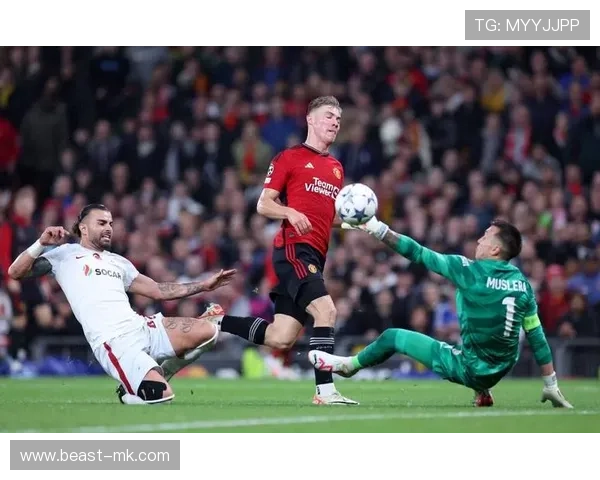 本坦库尔伤愈归来！曼联中场全力备战新赛季，状态回升引球迷期待